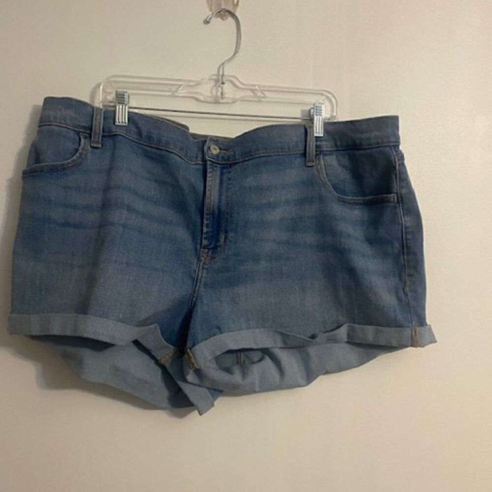 Old Navy Mid-Rise cuffed denim shorts, size 22